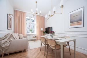 Discover Krakow Apartments - 3 Rakowicka St - Classic Apartments near Main Station - Netflix