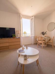 Appartement avec vue mer, refait à neuf - climatisé - parking privé