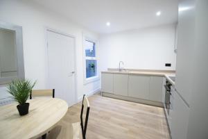 Luxury 4-Bed Terrace - 5 mins from Reading Station