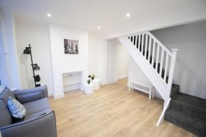 Luxury 4-Bed Terrace - 5 mins from Reading Station