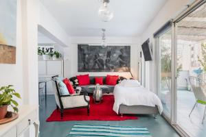 Central Apt Private Balcony & Rooftop Access - CT1