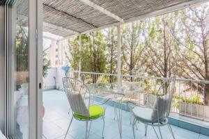Central Apt Private Balcony & Rooftop Access - CT1