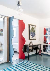 Central Apt Private Balcony & Rooftop Access - CT1