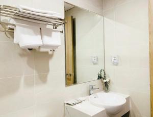 Vinhomes Grand Park 2BR Apartment Ideal for Remote Work