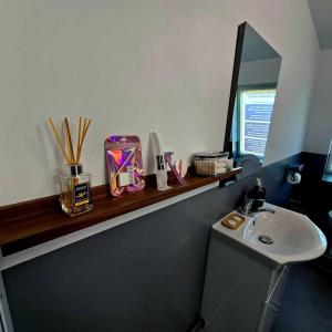 WoodNest - 3 Bedrooms Home - Free Parking