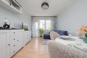 Modern & Pet Friendly Apartment with Balcony by Noclegi Renters