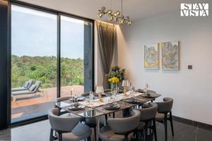 StayVista at Horizon Block with Infinity Pool, Lawn
