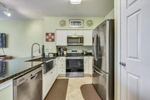 Shores of Panama 204 - 2nd Floor 2 Bdrm Sleeps 8. Same Floor Parking. Free Fun