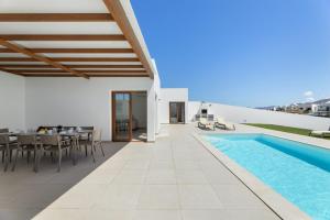 Villa Los Altos Navya 13B by Escape Home