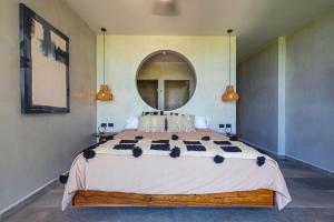 Luxury Beachfront 4BR PH in Bahia Soliman