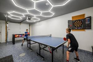 The Staycation Getaway with Table Tennis, Darts, Ravine View and More