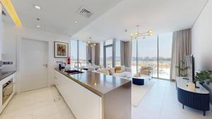 Vacationer Holiday Homes l Sophisticated 2 Bed with Balcony l Meydan