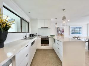 Unit 3 35 Noosa Parade TABI Beautifully Renovated North Facing 2 bedrooms