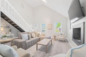 Newly Renovated VB Retreat Home Comfort and Spacious