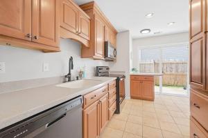 Newly Renovated VB Retreat Home Comfort and Spacious