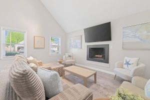Newly Renovated VB Retreat Home Comfort and Spacious