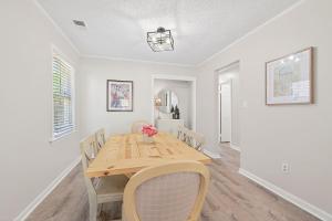 Newly Renovated VB Retreat Home Comfort and Spacious