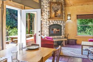Escape the Tech-connected at Relaxing Elk Meadows