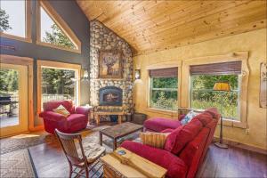 Escape the Tech-connected at Relaxing Elk Meadows