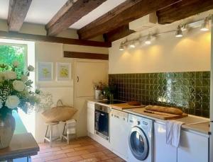 Rustic countryside cottage with pool in France