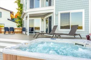 Tranquil Waterfront Home Private Hot Tub