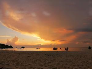 Happy Place Phuket, Near Airport & Nai Yang Beach