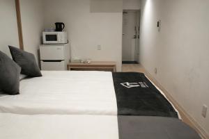 大阪市中心双床房 日本桥地铁站徒步2分钟 道顿堀 心斋桥 黑门市场 难波动漫街各大繁华商业街徒步可达 高津