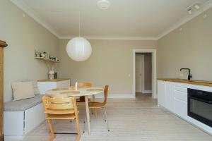 Flat With Garden And Bright Rooms
