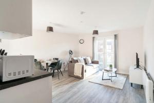 Bright & Spacious 2 Bedroom Manchester Apartment