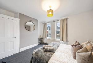 Cosy 3 Bed in Medway FREE Parking Sleeps 6