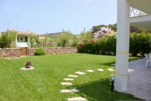 Rena Bianca With Garden