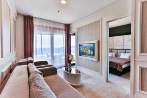 Royalisa Suites & Residence - Rafailovici Beachfront Luxury Living
