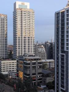 Chic 2BR with Gym, Playground & Skyline views in Westlands