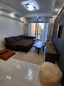 Chic 2BR with Gym, Playground & Skyline views in Westlands