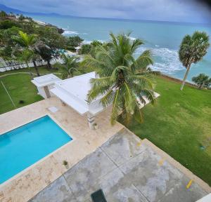 Romantic, oceanfront getaway