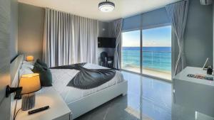 Romantic, oceanfront getaway