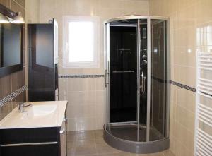 VAR Flayosc 16 sleeps 6 bedrooms Air conditioning Heated pool