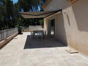 VAR Flayosc 16 sleeps 6 bedrooms Air conditioning Heated pool