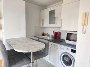 MAGNIFIQUE STUDIO CABINE 28m2 DANS RESIDENCE DE STANDING AVEC PISCINE