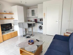 MAGNIFIQUE STUDIO CABINE 28m2 DANS RESIDENCE DE STANDING AVEC PISCINE