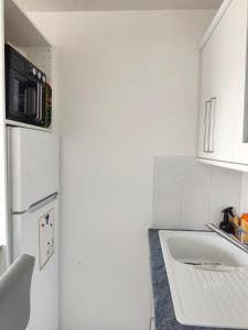 TRES BEAU STUDIO CABINE 28m2 DANS RESIDENCE DE STANDING AVEC PISCINE