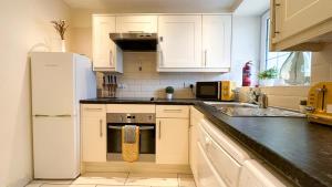 Modern 2BDR Vauxhall Flat with Wi-Fi, Washer, Dryer near the Kia Oval, Battersea & Nine Elms