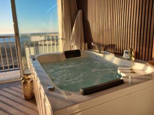 LInstant suspendu SPA privatif face à la Mer