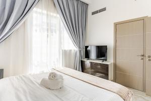 Modern upgraded 1BR with balcony in Dubai Marina