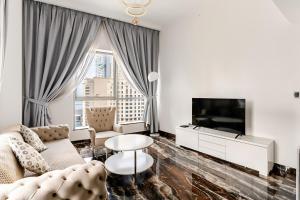 Modern upgraded 1BR with balcony in Dubai Marina