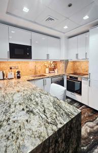 Modern upgraded 1BR with balcony in Dubai Marina
