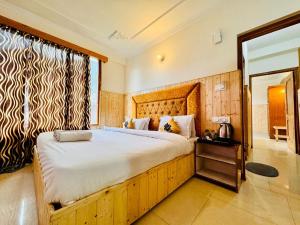 Suraj Retreat Inn " Near Mall Road " Bonfire ! Open Terrace ! Personal Parking