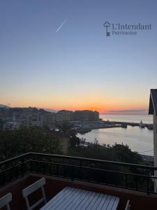 Spacieux triplex avec vue mer, proche de Monaco, 54 m2