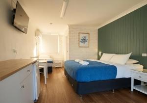 Bay House Motel