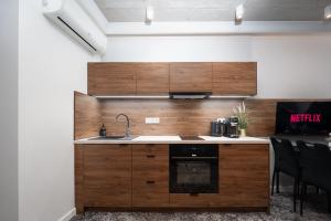 Discover Krakow Apartments - 6 Rakowicka St - Stylish Balcony Apartment with Netflix